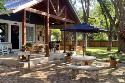Image de Boerne Garden Cottage - Steps from walking trails and historic downtown Boerne