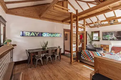 Image de Ray Gouge's 3br 2ba Pocatello Art House