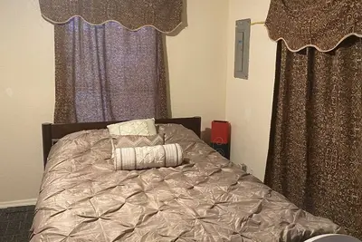 Image de Small house 1 queen 1 full 1 sofa up to 5 person