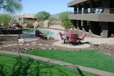 Image de Réservez maintenant et économisez - Belle, Resort-Like Home w / Pool, Spa & Mountain Vie