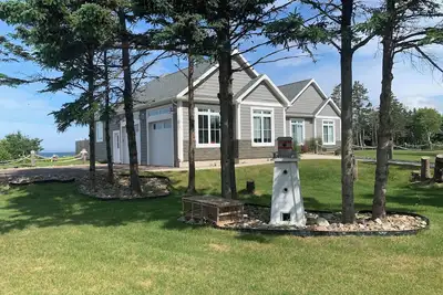 Image de Waterfront Luxury Beach House, Private Beach on South Shore, open all year