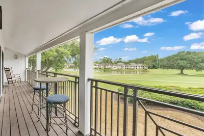 Image de Spacious 2br Golf View Condo w\/ 2 En Suites, Patio & Smart TVs – Perfect for Family or Golf Getaways
