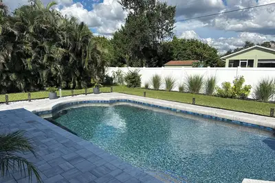 Image de New Listing! ! Gulf Coast beaches, 14 min to ManasotaKey, private heated pool!