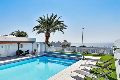 Stunning Sea view villa with 6 bed, 6 bath, Heated pool, Bbq and Games atrium.