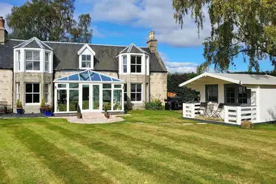 Image de Full house with established garden, summer house, outdoor entertainment area
