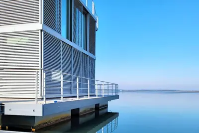 5-star floating vacation home on Lake Geierswald