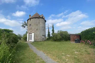 Image de Ancien moulin à vent du 19e siècle à Cherrueix