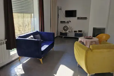 Image de Bel studio climatise bien équipé avec terrasse offrant une belle vue
