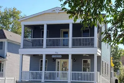 Image de Large Luxury 4 bed/3 bath Beach House-2 Blocks to beach, 1 Block to Bay