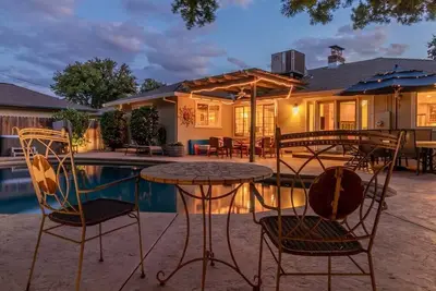 Image de Elegant River Park Sanctuary