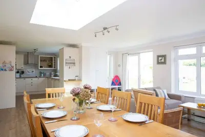 Image de Seaside detached 4bd home nr shops. Parking\/Garden