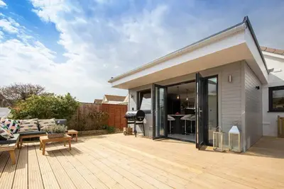 Image de Seaside Serenity: 3-Bed, Deck & Garden, Near Shore
