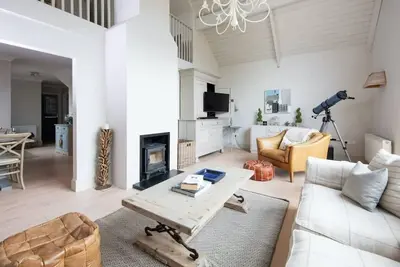 Image de Superior house for 6, near beach w\/parking\/garden