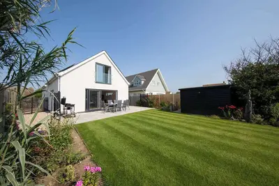 Image de 3br Stylish Home, Sea View, Walk to East Wittering