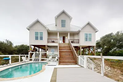 Image de Newly-Built Coastal Oasis with Ocean Views, Deck, Central Ac, & WiFi - Dogs Ok