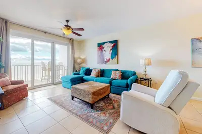 Image de Attractive seventh-floor home in Gulf-front building with pool, hot tub & Ac
