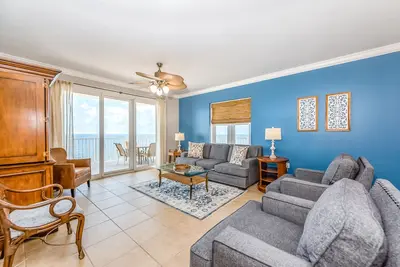 Image de Spacious condo in a beachfront complex with pool, hot tub, & private cabana
