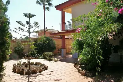 Image de Fabuleuse villa indépendante de 140m2 avec jardin de 800m2.