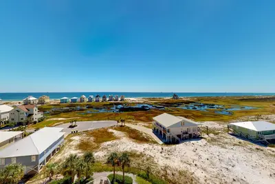 Image de Beautiful Home in Gulfside Location w\/Shared Pool, Hot Tub, & Fitness Center