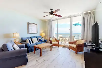 Image de Beautiful Home Nestled Between Bay and Gulf w/Shared Hot Tub, Pool, Free WiFi
