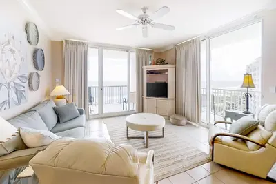 Image de Well-appointed condo with amazing views, pool, & hot tub - Ccose to beach