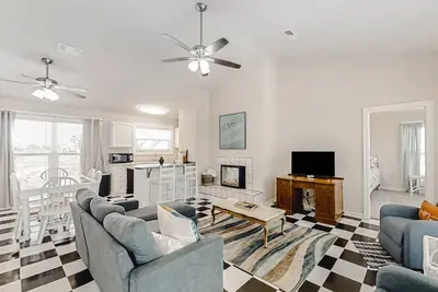 Image de Picture-perfect beach house with amazing Gulf views, WiFi & Ac