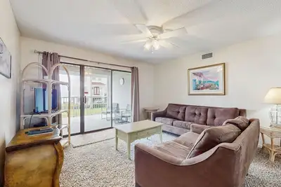 Image de Beachfront Suite w/Free WiFi, Elevator, Shared Pool, and Central Ac