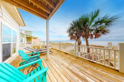 Image de Gulf-Front Getaway w\/Shared Pool and Tennis Court, Free WiFi