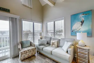 Image de Bright corner condo steps from the beach with pools, hot tubs & tennis