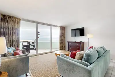 Image de Top-Floor, Gulf-Front Condo w/ Balcony, Beach Access & Shared Pools/Hot Tub/Gym