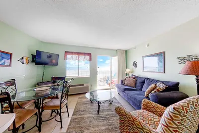 Image de Beachfront Condo w/ Gulf View, Balcony, WiFi & Shared Outdoor Pool/Gym