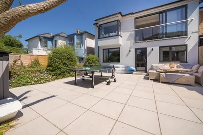 Jumble Cottage, luxury 4 Bed, Seaside Village home
