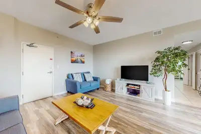 Image de Bay View Condo with Private Balcony, Ac, WiFi & Access to Shared Hot Tubs/Pools