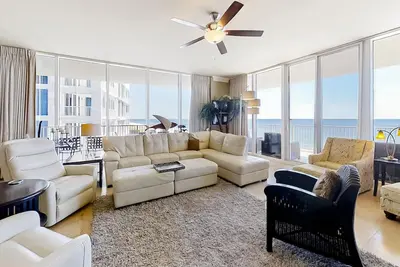 Image de Elegant, Gulf-Front Condo w/ Large Balcony, Beach Access & Shared Pool/Gym