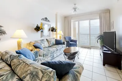 Image de Gulf-Front Condo w/Great Views, Balcony, Shared Hot Tub, Pool, Gym, Sauna, A/C