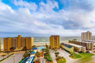 Image de 9th-floor beachview condo with Gulf views, hot tub, pool, sauna & lazy river