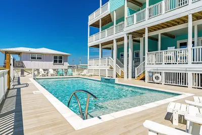 Image de Completely renovated oceanfront home with shared outdoor pool, views, & balcony