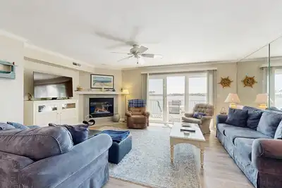 Image de Salt Pond townhouse overlooking the water with WiFi & washer/dryer