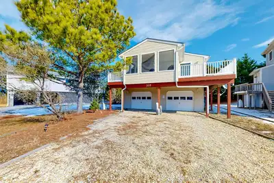 Image de The Canal Retreat Short Walk From the Beach w/Private Washer and Dryer + Free WiFi