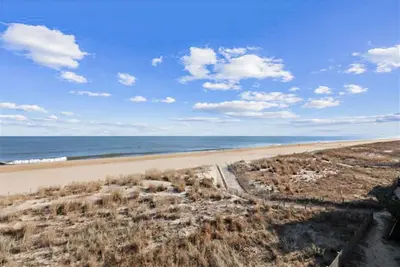 Image de Oceanfront, Low-Rise Condo w/ Balcony, Beach Views & Ac - Walk Everywhere