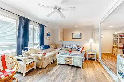 Image de Sandywalk Oceanfront Townhouse w/Private Washer and Dryer + Free WiFi