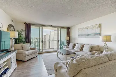 Image de Sunny condo with balcony, W/D, pools, tennis & Ac