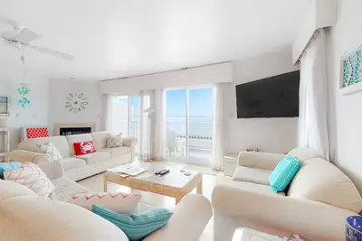 Image de South Shore Marina townhouse on the water with on-site pool, Ac & WiFi