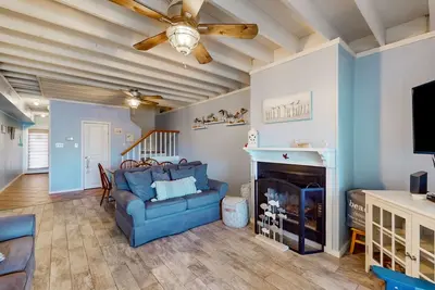 Image de Mallard lakes home in peaceful community w/shared pool, free WiFi, private W/D