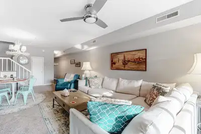Image de Mallard Lakes Home w/Water Views, Shared Pool, Free WiFi, & W/D