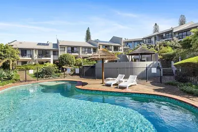 Image de Unit 2 The Mews, 2 Orealla Crescent, Sunrise Beach