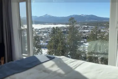 Image de Luxury Modern Getaway w/ Hot Tub: Ski, Hike & Bike!