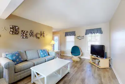 Image de Cottages on Whites Creek house near beach w/private W/D, shared pool, free WiFi