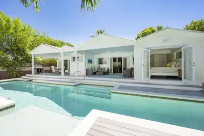 Image de **Welcome To Poseidon's Paradise** Midtown Home & Incredible Pool *28 Nights Min