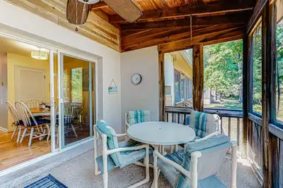 Image de Bayberry Woods townhouse with access to pool/tennis, fireplace & washer/dryer